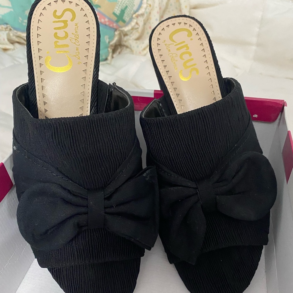 Size 7.5 black summer sandals. By circus